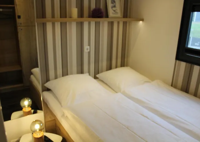 Hausboot In * Bad Bederkesa