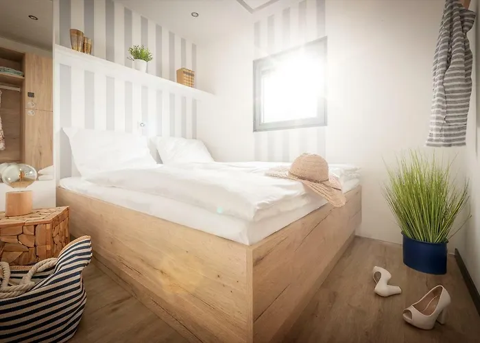 Hausboot In * Bad Bederkesa